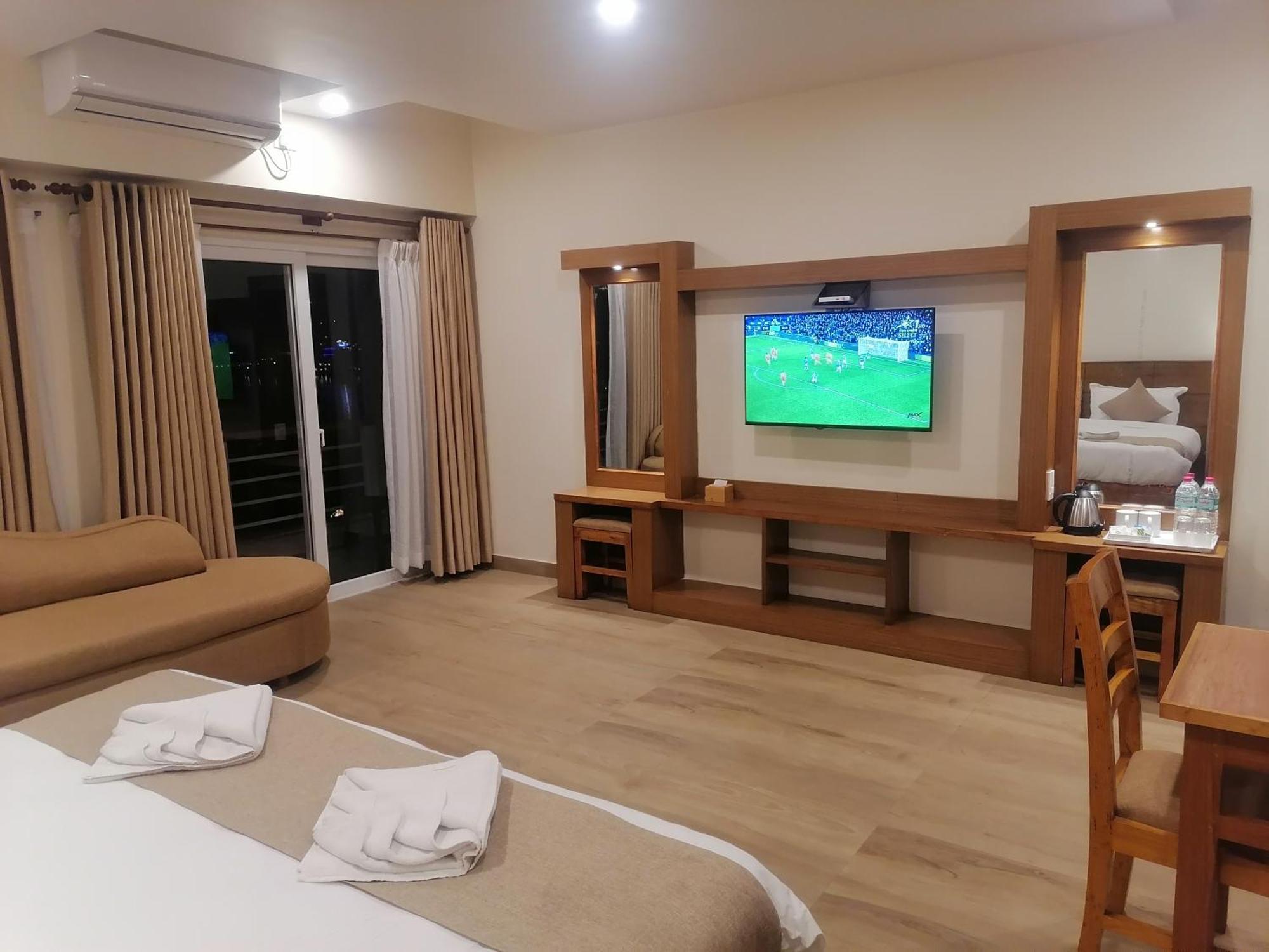 Urban Boutique Hotel Pokhara Dış mekan fotoğraf