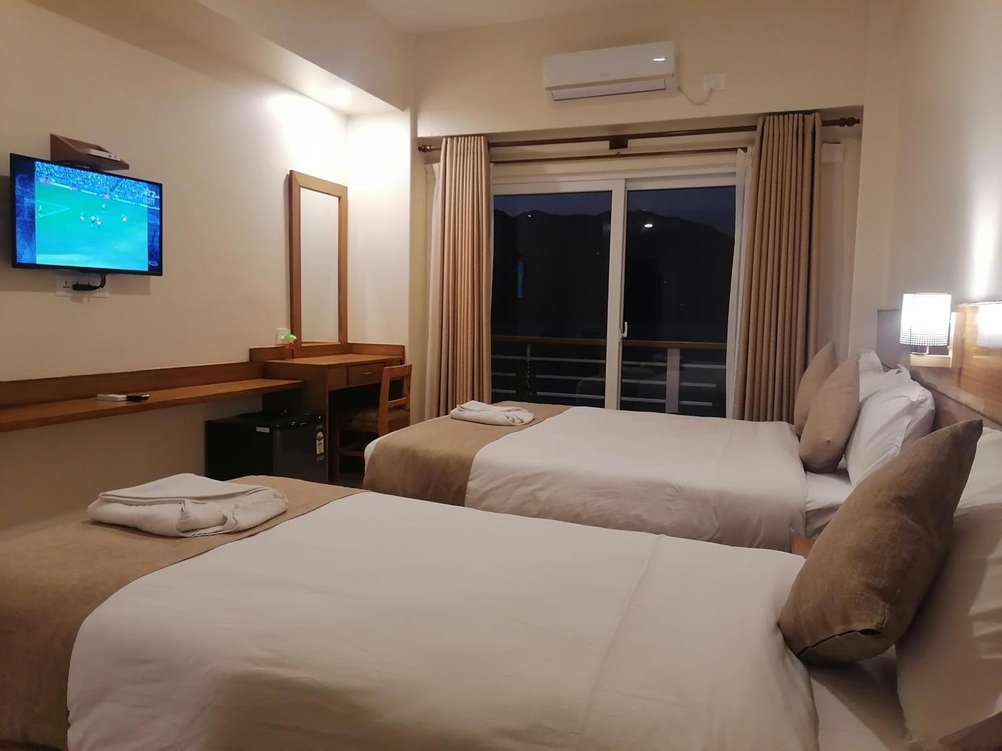 Urban Boutique Hotel Pokhara Dış mekan fotoğraf
