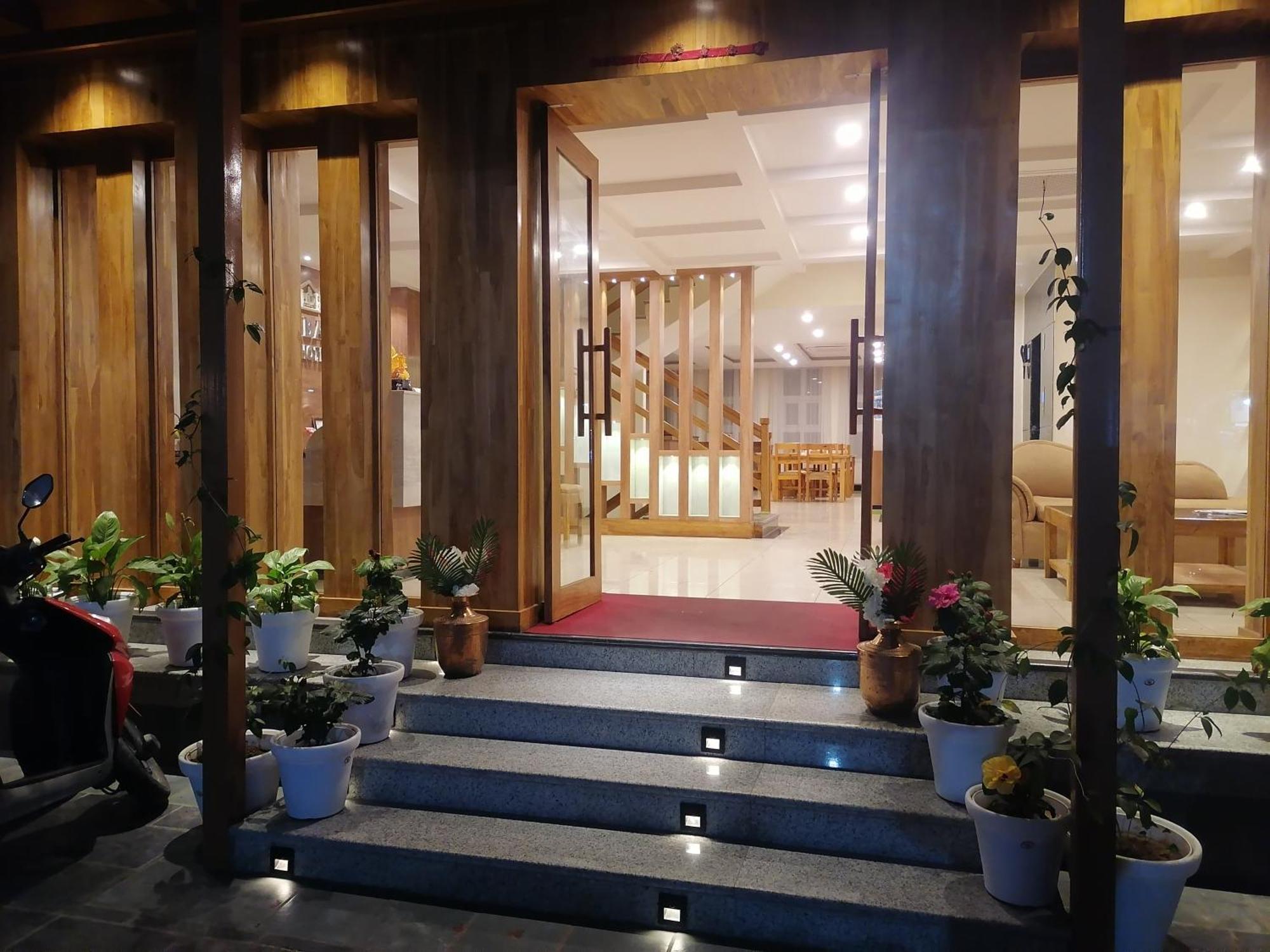 Urban Boutique Hotel Pokhara Dış mekan fotoğraf